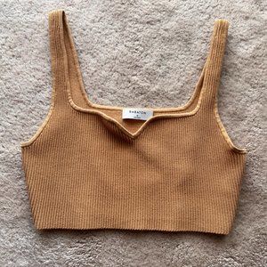BNWT Babaton Sculpt Knit Notch Tank Cropped